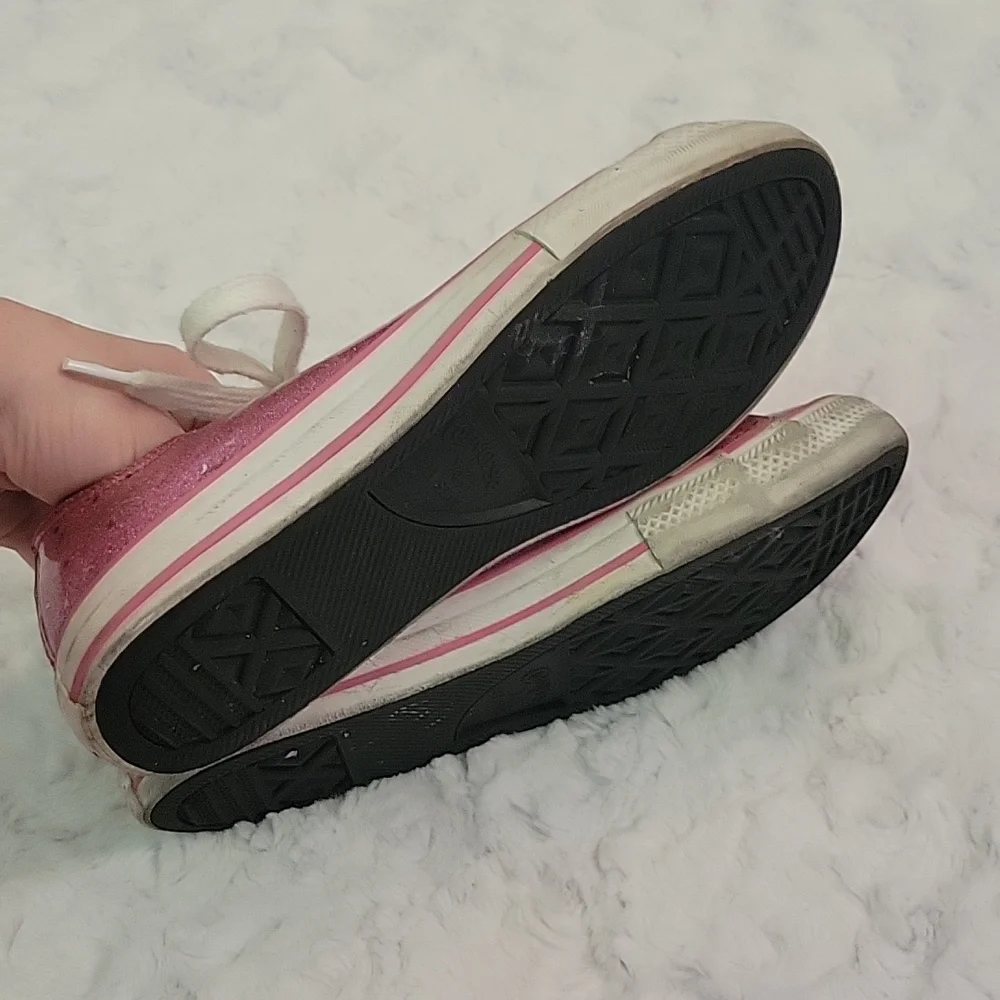 Converse Low Top Sneakers, Pink Sparkley, Girls Size 3, Great Condition!